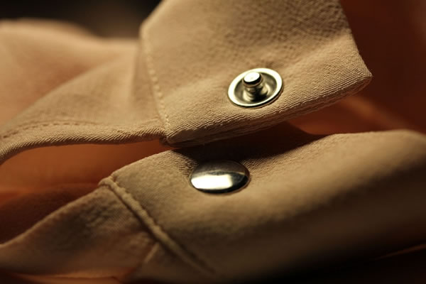 Виды кнопок для одежды и материалы для их изготовления