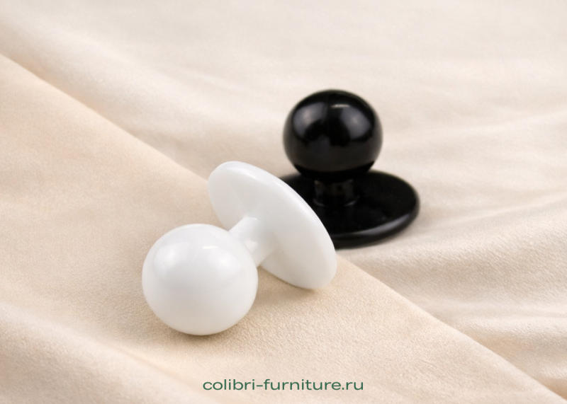 Что такое пукля для одежды, виды, способы крепления